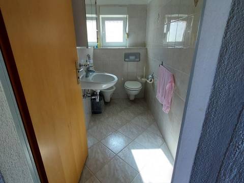 Vir, kuća 2 apartmana, 2 garaže i velika okućnica