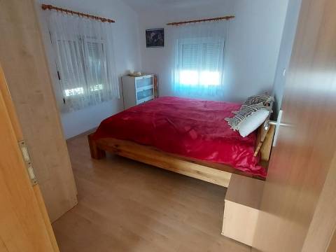 Vir, kuća 2 apartmana, 2 garaže i velika okućnica