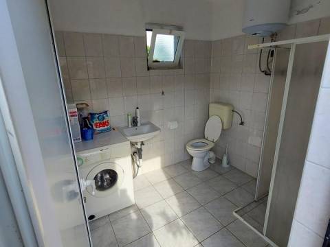 Vir, kuća 2 apartmana, 2 garaže i velika okućnica