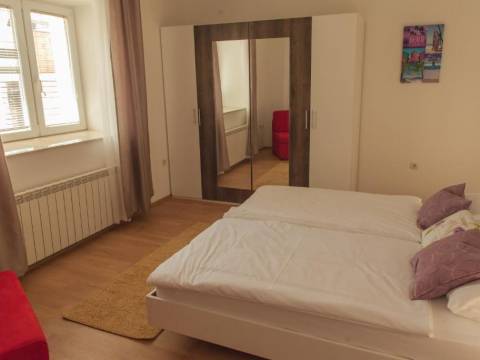 Kuća u centru Novog Vinodolskog sa parkirnim mjestom