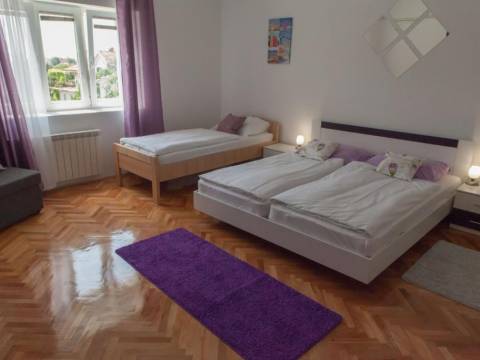Kuća u centru Novog Vinodolskog sa parkirnim mjestom