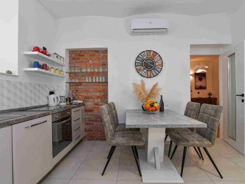 Opatija blizina centra stan 1S+DB, prizemlje, 53 m2