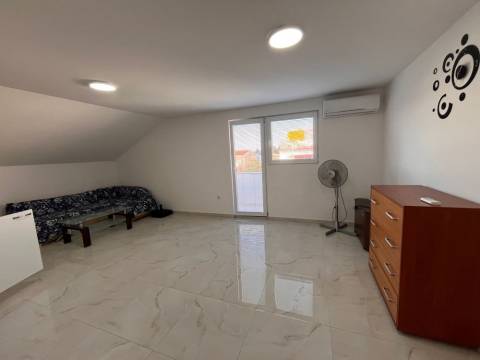 Vir, house with 2 apartments and pool south side near sea