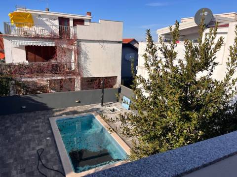 Vir, house with 2 apartments and pool south side near sea