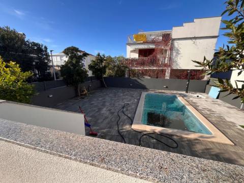 Vir, house with 2 apartments and pool south side near sea
