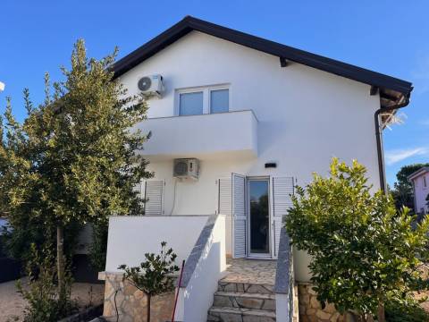 Vir, house with 2 apartments and pool south side near sea