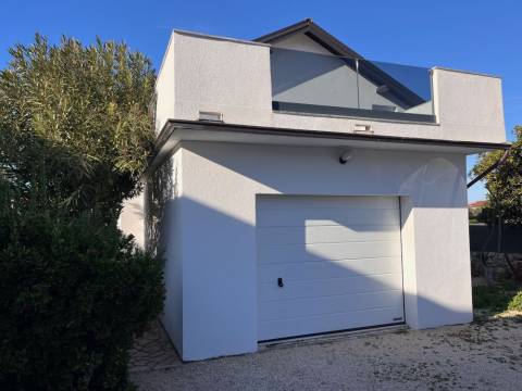 Vir, house with 2 apartments and pool south side near sea