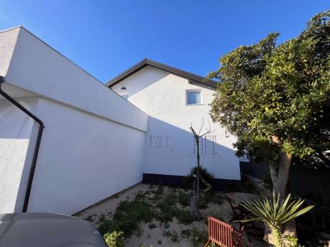 Vir, house with 2 apartments and pool south side near sea