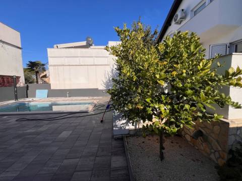 Vir, house with 2 apartments and pool south side near sea
