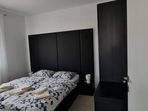 Vir - south side, house with 4 apartments, 200m to the sea