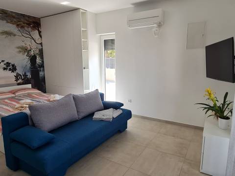 Vir - south side, house with 4 apartments, 200m to the sea