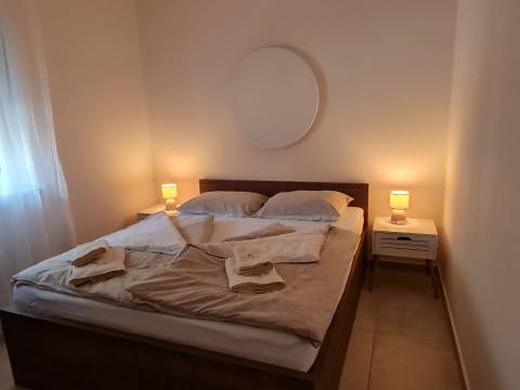 Vir - south side, house with 4 apartments, 200m to the sea
