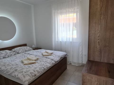 Vir - south side, house with 4 apartments, 200m to the sea