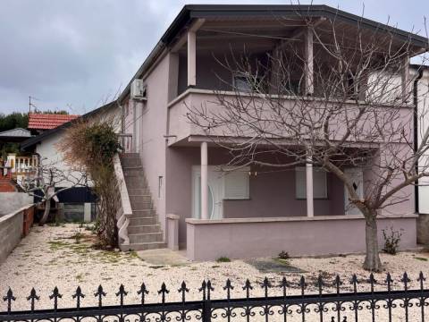 Vir, house with 2 separate apartments