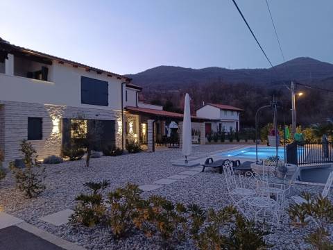 Okolica Opatije - luksuzna mediteranska vila s grijanim bazenom i vrtom