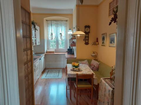 Rijeka - Prekrasan 4 sobni stan u centru s pogledom na more i vrtom