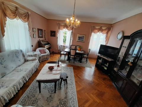 Rijeka - Prekrasan 4 sobni stan u centru s pogledom na more i vrtom