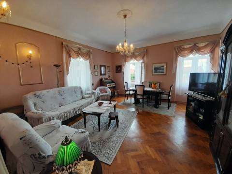 Rijeka - Prekrasan 4 sobni stan u centru s pogledom na more i vrtom