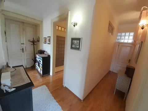 Rijeka - Prekrasan 4 sobni stan u centru s pogledom na more i vrtom