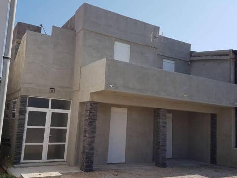 Hiša z dvema apartmajema – 400m od morja