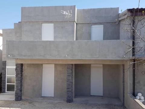Hiša z dvema apartmajema – 400m od morja