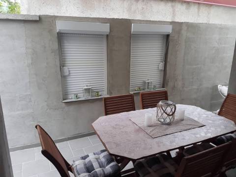 Hiša z dvema apartmajema – 400m od morja