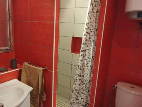 Hiša z dvema apartmajema – 400m od morja
