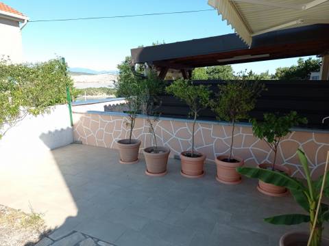 Crikvenica, Jadranovo, stan 2S+DB s vrtom, blizu mora ! 
