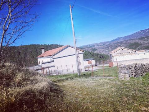 Boljun, Lupoglav, 102.000m2