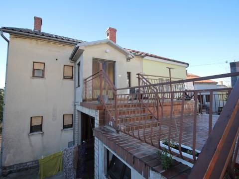CRIKVENICA - KUĆA SA DVA STANA