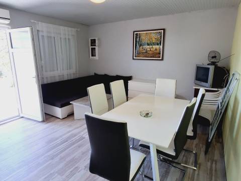 KUĆA 50m2 - BLIZU CENTRA I MORA - NOVI VINODOLSKI 
