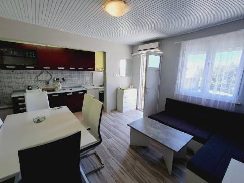 KUĆA 50m2 - BLIZU CENTRA I MORA - NOVI VINODOLSKI 