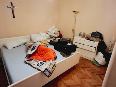 NOVI VINODOLSKI - Kuća blizu centra, dvorište, pogled na more!