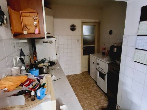 NOVI VINODOLSKI - Kuća blizu centra, dvorište, pogled na more!