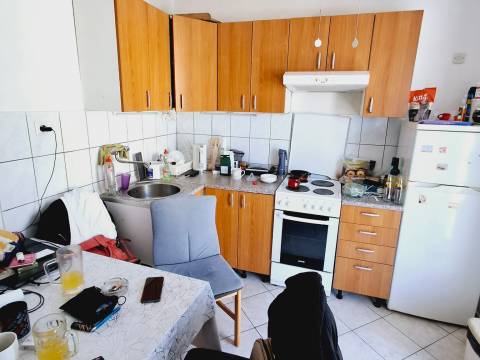 NOVI VINODOLSKI - Kuća blizu centra, dvorište, pogled na more!