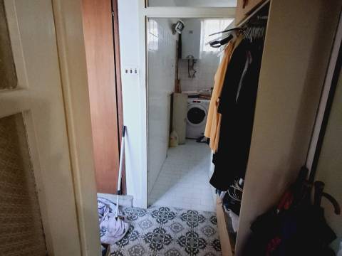 NOVI VINODOLSKI - Kuća blizu centra, dvorište, pogled na more!