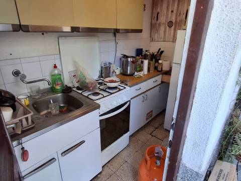 NOVI VINODOLSKI - Kuća blizu centra, dvorište, pogled na more!