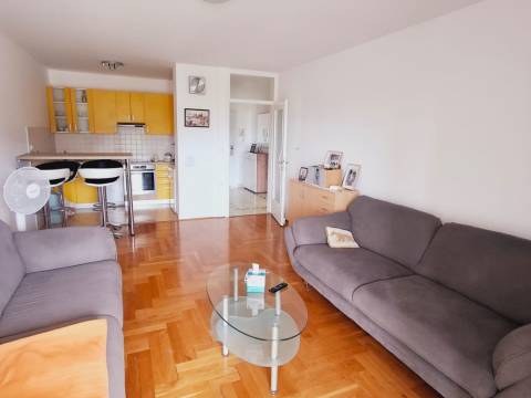 CRIKVENICA - stan 50 m2, pogled na more, lift
