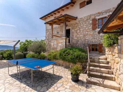 Brseč- primorska kamena kuća sa bazenom