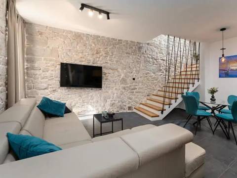 Vrsar - Kamena kuća sa 3 apartmana i saunom - za investitore