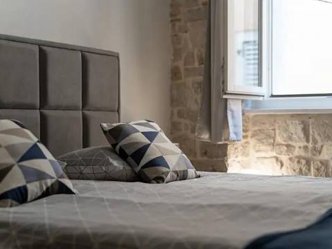 Vrsar - Kamena kuća sa 3 apartmana i saunom - za investitore