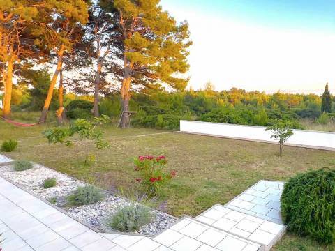 Vir, kuća okrenuta prema jugu s parcelom od 2016 m²