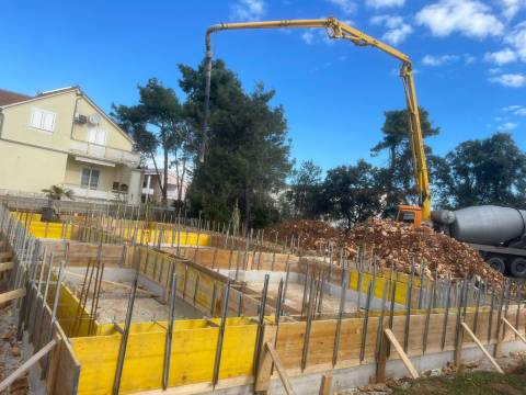Vir, grubi projekt s 3 stana, južna strana