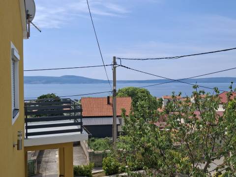 NOVI VINODOLSKI – OBNOVLJENA HIŠA, 2 STAMBENI ENOTI