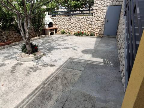 NOVI VINODOLSKI – OBNOVLJENA HIŠA, 2 STAMBENI ENOTI