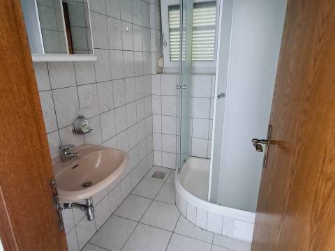 NOVI VINODOLSKI – OBNOVLJENA HIŠA, 2 STAMBENI ENOTI
