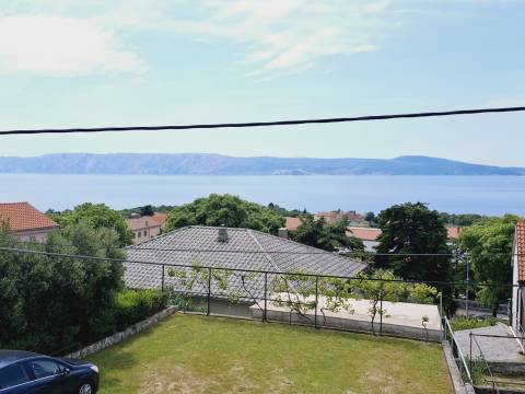 NOVI VINODOLSKI – OBNOVLJENA HIŠA, 2 STAMBENI ENOTI
