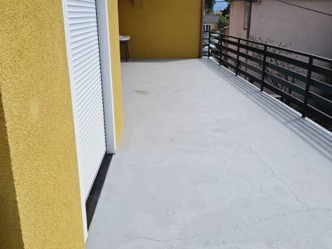 NOVI VINODOLSKI – OBNOVLJENA HIŠA, 2 STAMBENI ENOTI
