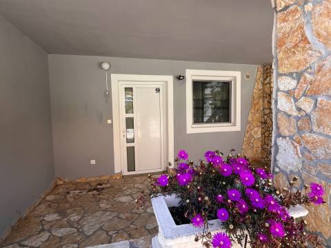 Vir, apartman u prizemlju E1 sa privatnim vrtom blizu mora.