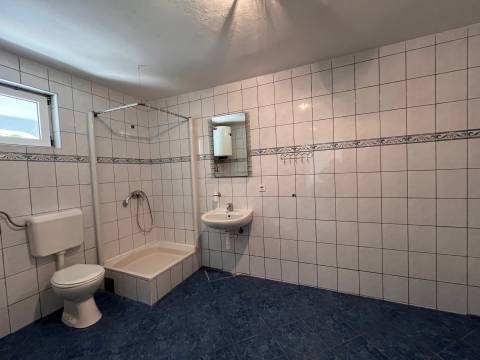 Vir, apartman u prizemlju E1 sa privatnim vrtom blizu mora.